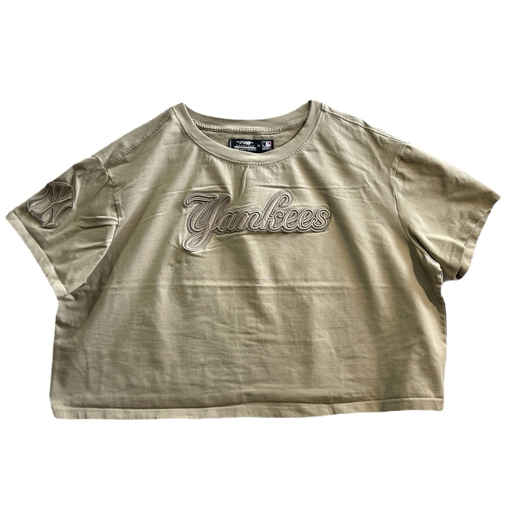 Pro Standard NY‎ Yankees Tan Crop Top with Embroidered Logo Women’s XL